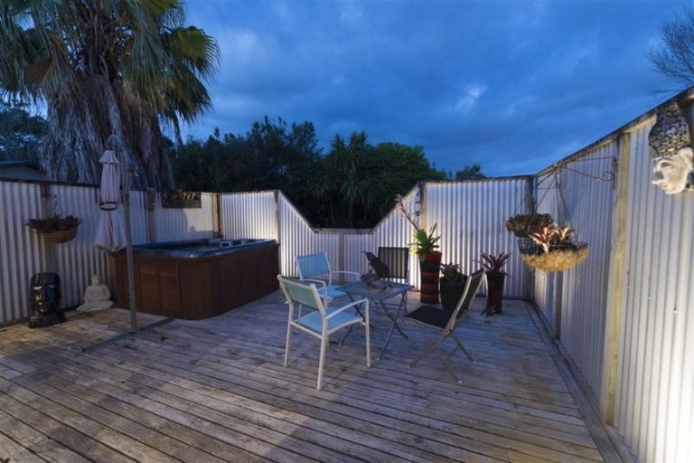 Photo of property in 57 Nui Mana Place, Te Atatu South, Auckland, 0610