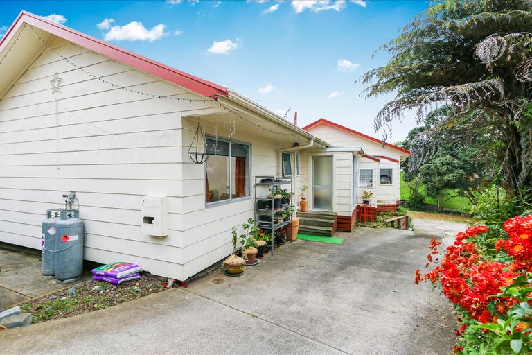 Photo of property in 121 Kemp Road, Massey, Auckland, 0614