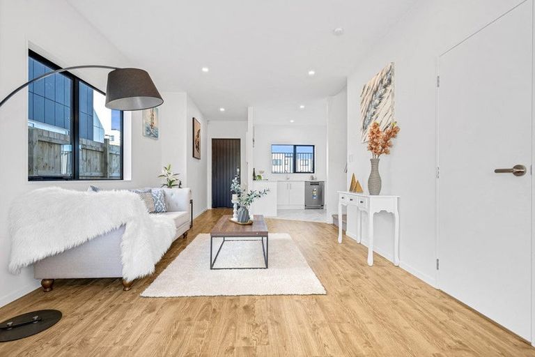 Photo of property in 9b Putiputi Way, Papakura, 2110