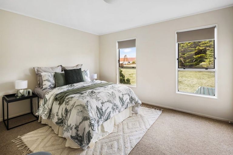 Photo of property in 10 Hollydale Grove, Churton Park, Wellington, 6037