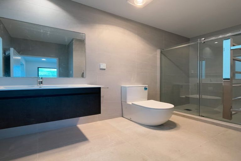 Photo of property in 5a Topliss Drive, Northcross, Auckland, 0632