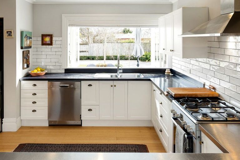 Photo of property in 152 Williams Street, Cambridge, 3434