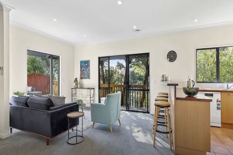 Photo of property in 7u2 Carleton Terrace, Tawa, Wellington, 5028