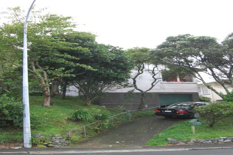 Photo of property in 32 Stewart Drive, Newlands, Wellington, 6037