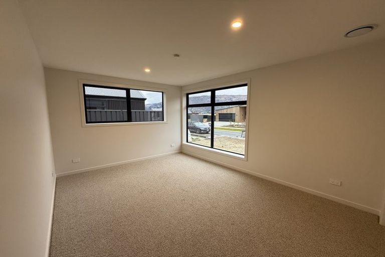 Photo of property in 10 Mason Street, Wanaka, 9305