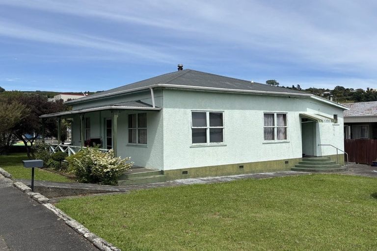 Photo of property in 72 Tipahi Street, Nelson South, Nelson, 7010