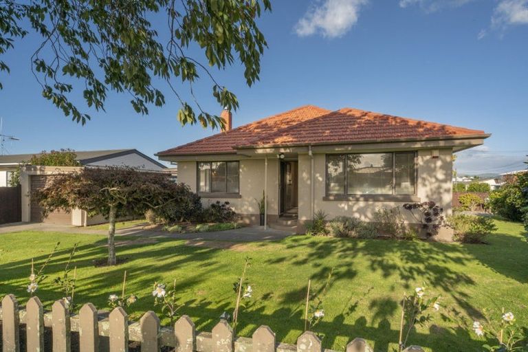 Photo of property in 2 Pemberton Crescent, Greerton, Tauranga, 3112