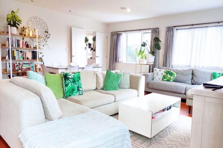 Photo of property in 30a Schnapper Rock Road, Schnapper Rock, Auckland, 0632
