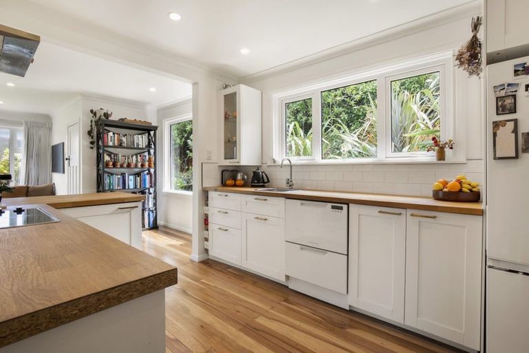 Photo of property in 28 Montgomery Avenue, Karori, Wellington, 6012