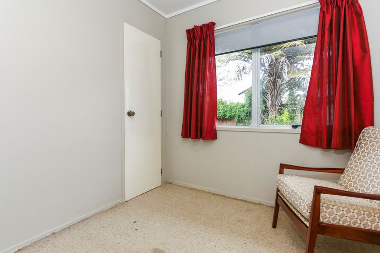 Photo of property in 121 Kemp Road, Massey, Auckland, 0614