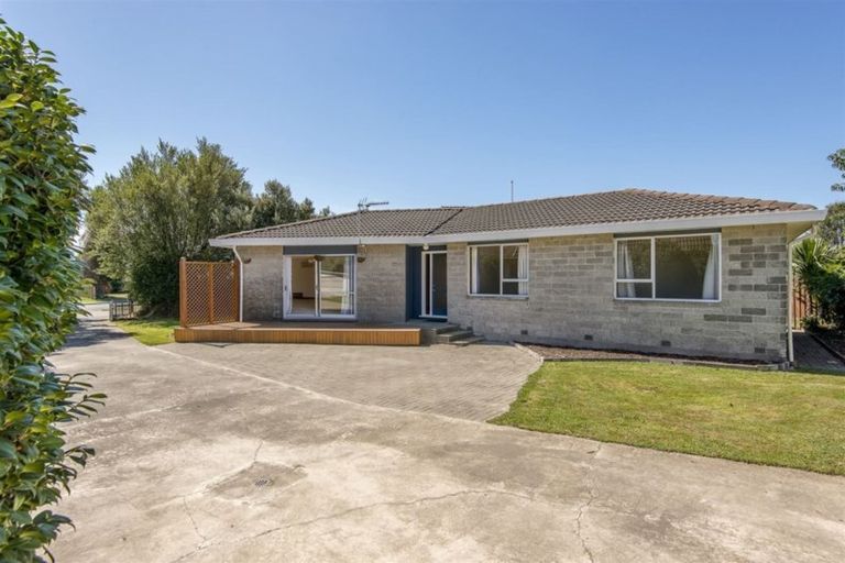 Photo of property in 43 Malabar Crescent, Broomfield, Christchurch, 8042