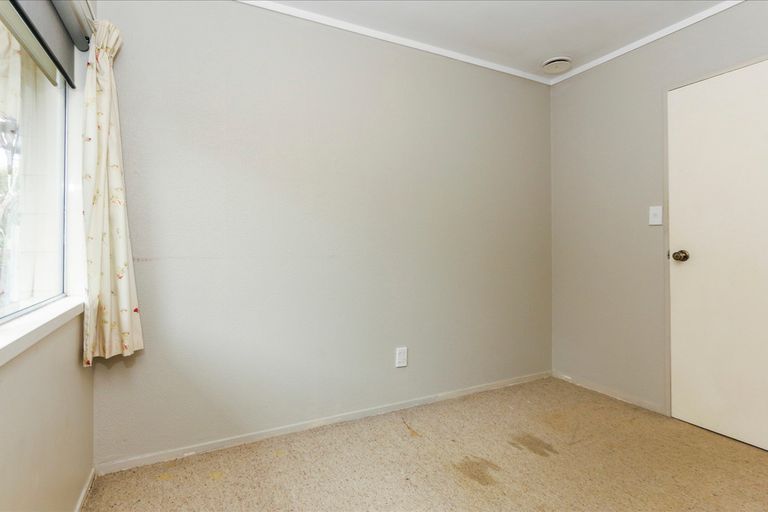 Photo of property in 121 Kemp Road, Massey, Auckland, 0614