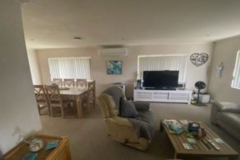 Photo of property in 15 Malin Place, Pinehill, Auckland, 0632