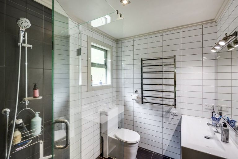 Photo of property in 49 Chaucer Road, Hospital Hill, Napier, 4110