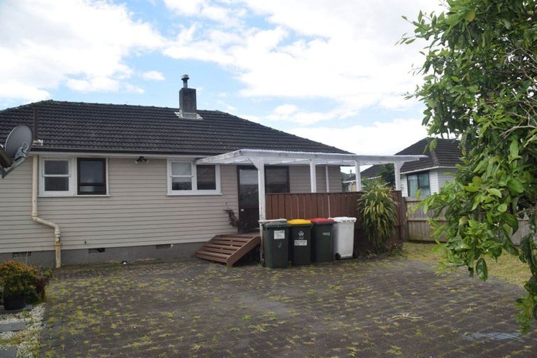 Photo of property in 1 Birchlea Rise, Goodwood Heights, Auckland, 2105