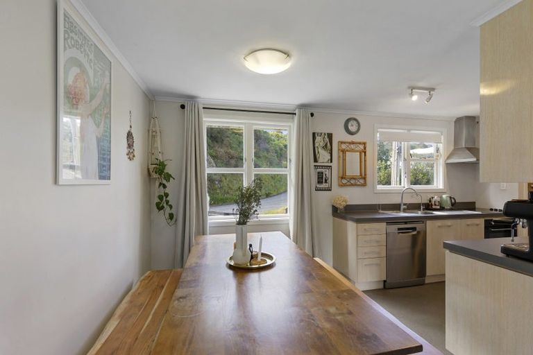 Photo of property in 2 Amos Way, Kingston, Wellington, 6021