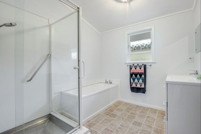 Photo of property in 129 Gloucester Street, Taradale, Napier, 4112
