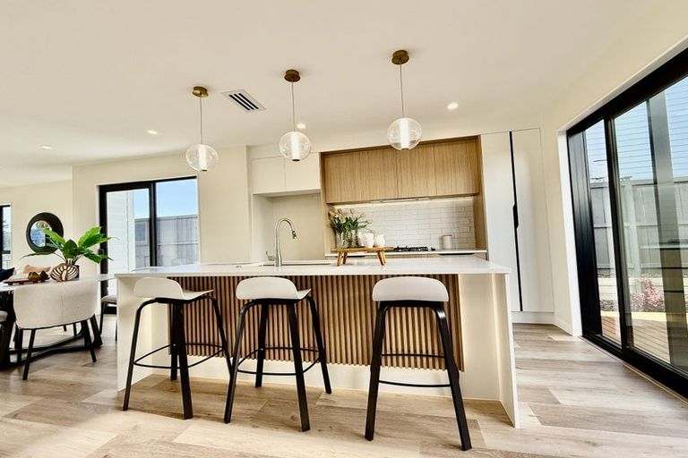 Photo of property in 142 Vintry Drive, Kumeu, 0810