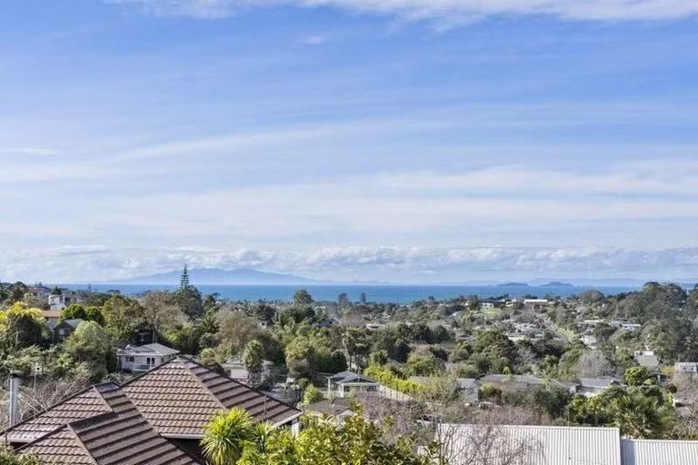 Photo of property in 22 Cairnbrae Court, Northcross, Auckland, 0632