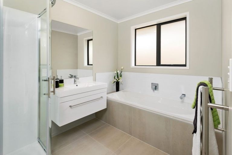 Photo of property in 13 Pakaraka Drive, Papakura, 2110