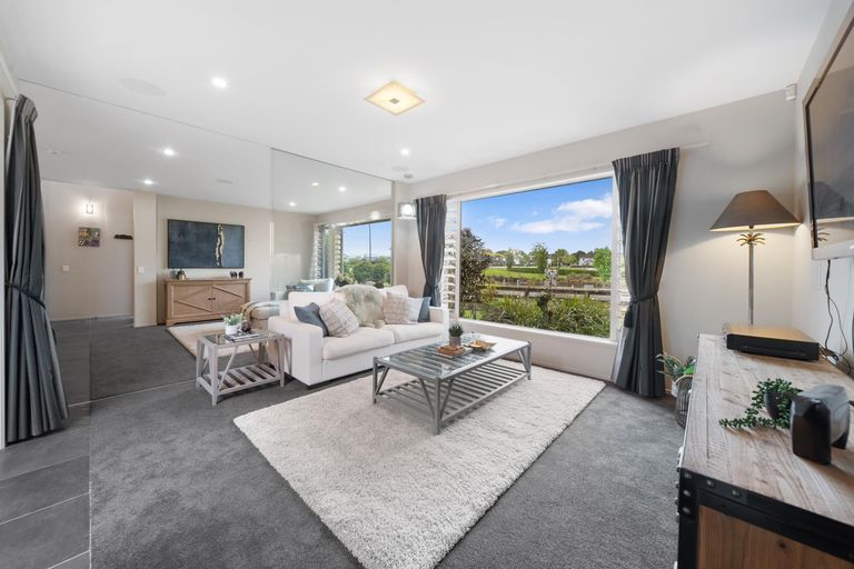 Photo of property in 10 Lake Drive, Karaka, Papakura, 2113