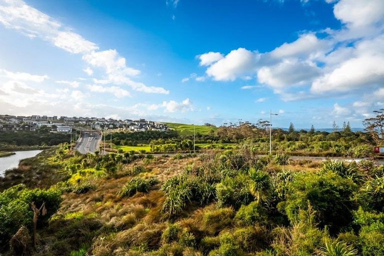 Photo of property in 5/1090 Beach Road, Torbay, Auckland, 0630
