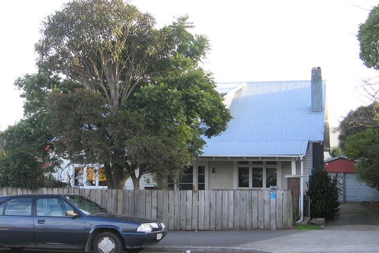 Photo of property in 18 Linton Street, Palmerston North, 4410