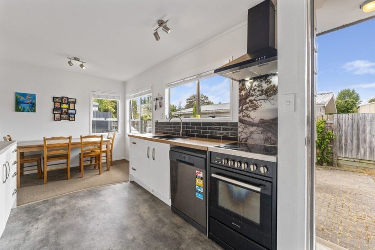 Photo of property in 2/35 Otupai Street, Two Mile Bay, Taupo, 3330