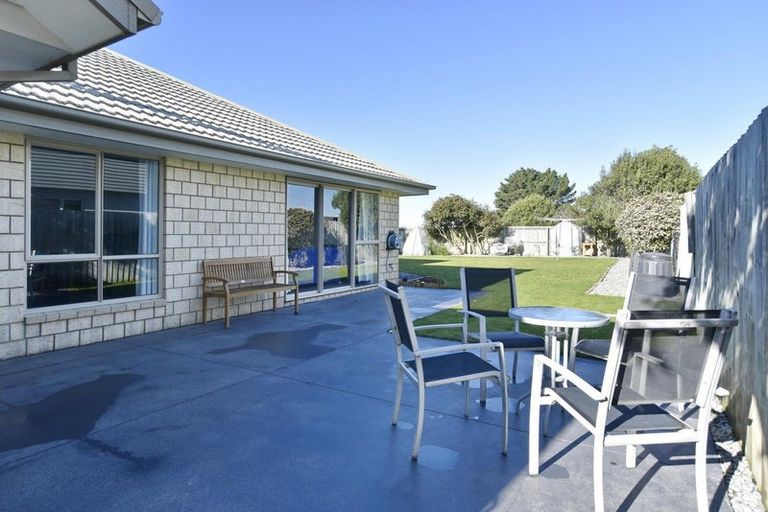 Photo of property in 29 Linkwater Way, Parklands, Christchurch, 8083