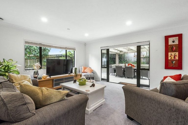 Photo of property in 2/8 Bundoran Way, Pinehill, Auckland, 0632