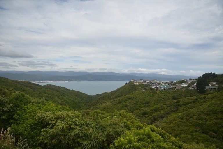 Photo of property in 10 Bayswater Place, Newlands, Wellington, 6037