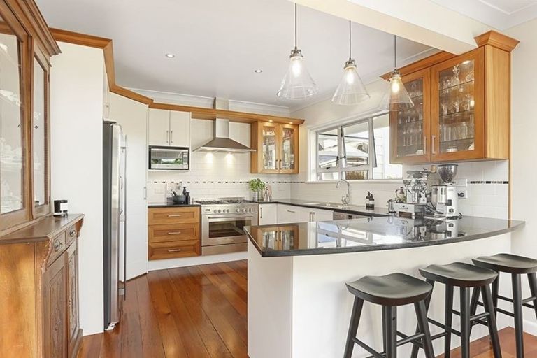Photo of property in 61 Palmerston Road, Birkenhead, Auckland, 0626