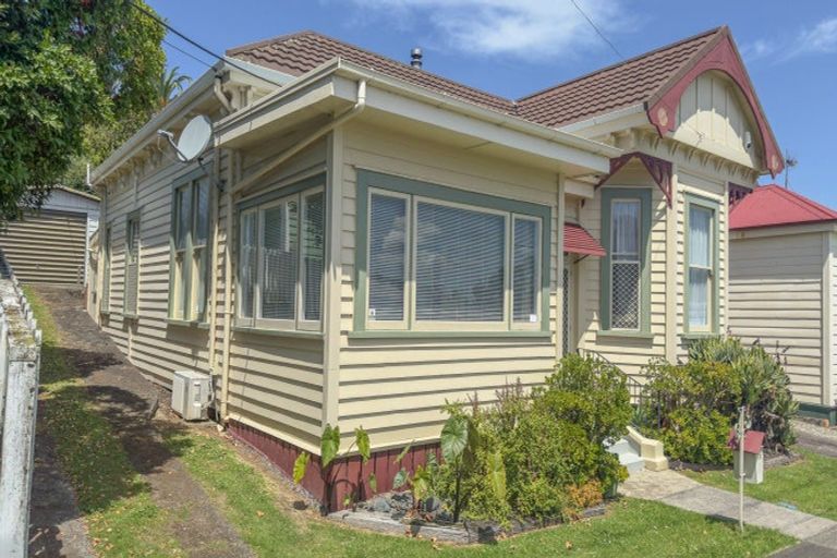 Photo of property in 102 Karaka Road, Thames, 3500