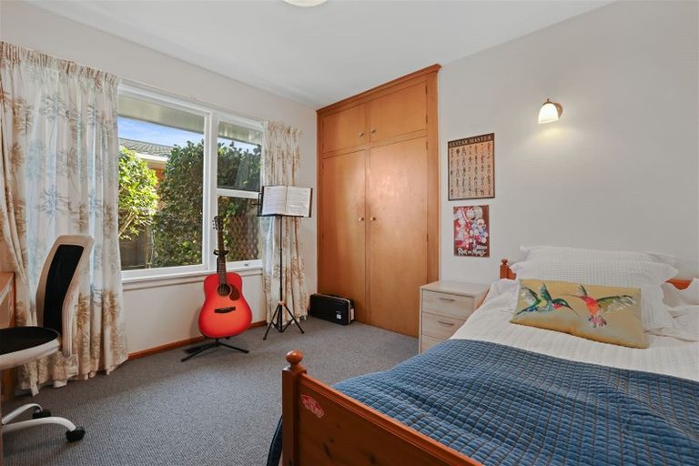 Photo of property in 16 Rosedale Place, Avonhead, Christchurch, 8042
