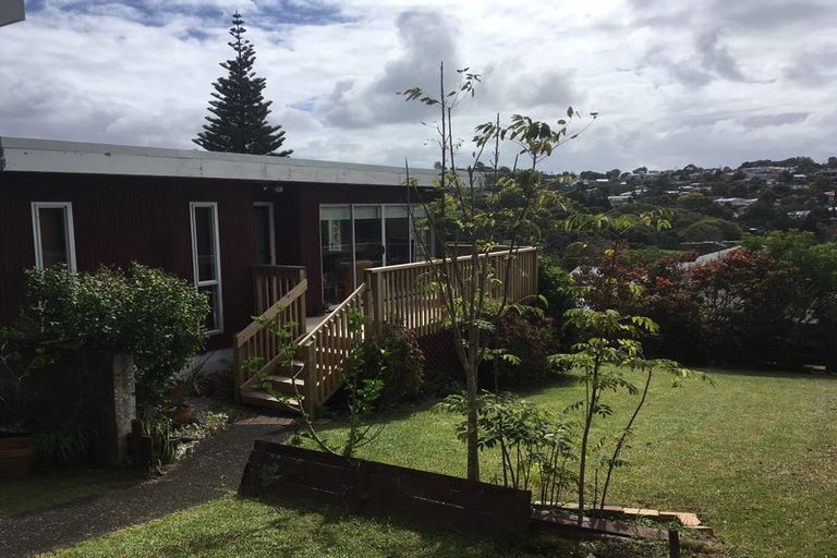 Photo of property in 2/16 Shanaway Rise, Hillcrest, Auckland, 0627