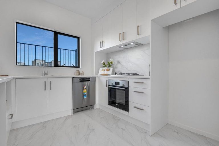 Photo of property in 9b Putiputi Way, Papakura, 2110