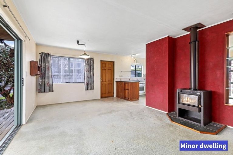 Photo of property in 63 Red Beach Road, Red Beach, 0932