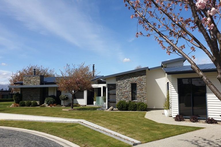 Photo of property in 40 Kelliher Drive, Wanaka, 9305