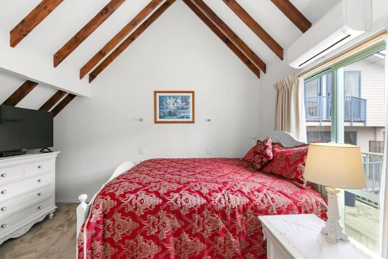 Photo of property in 125a The Parade, Island Bay, Wellington, 6023