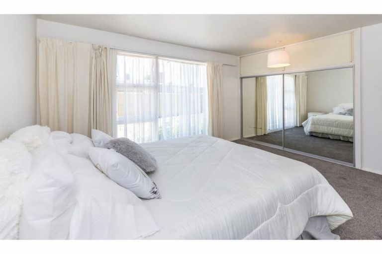 Photo of property in 25 Rosedale Place, Avonhead, Christchurch, 8042