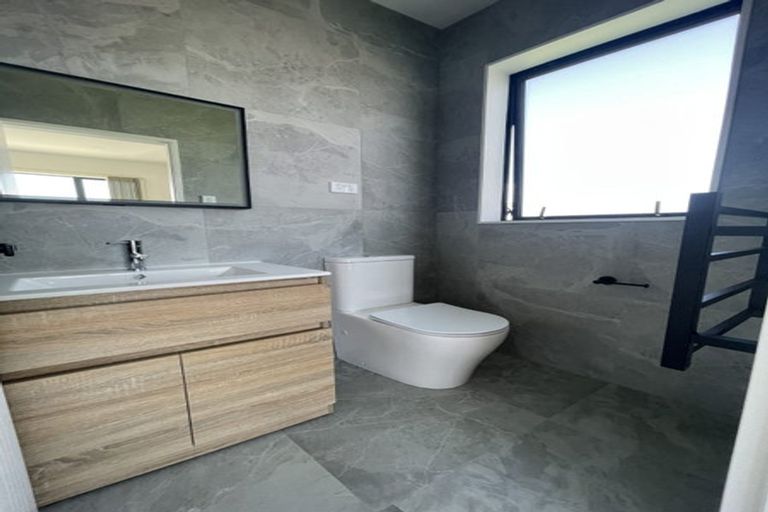 Photo of property in 1b Zion Road, Birkenhead, Auckland, 0626