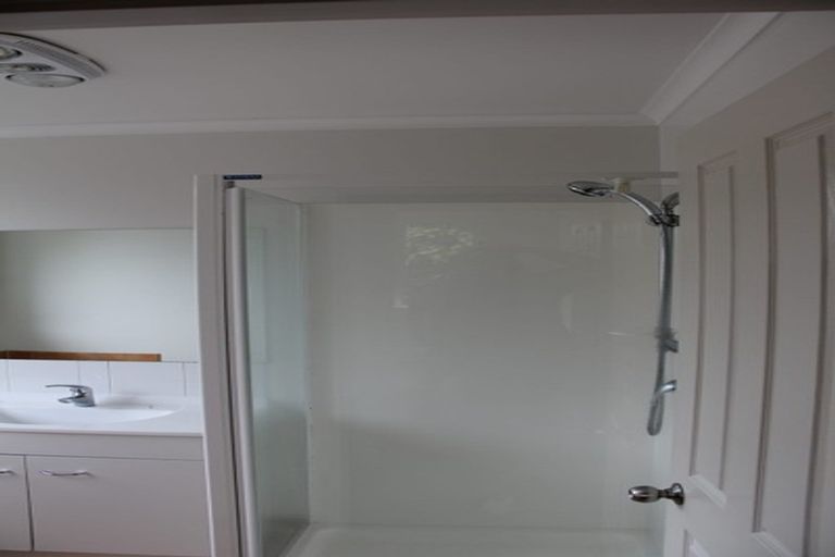 Photo of property in 28 Les Marston Place, Pukekohe, 2120