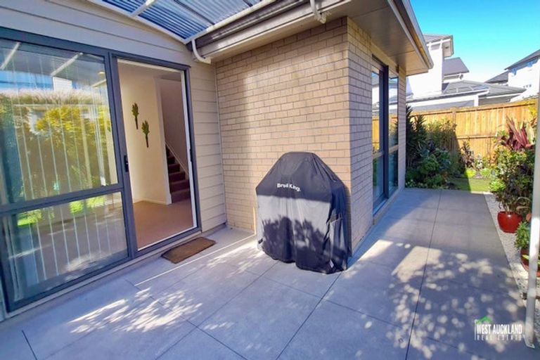 Photo of property in 14 Arthur Rolfe Lane, Swanson, Auckland, 0614