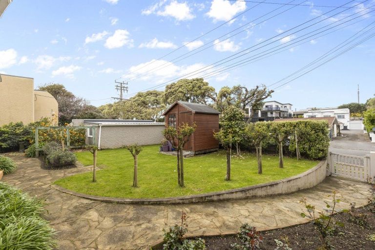 Photo of property in 25 Mclean Street, Strandon, New Plymouth, 4312