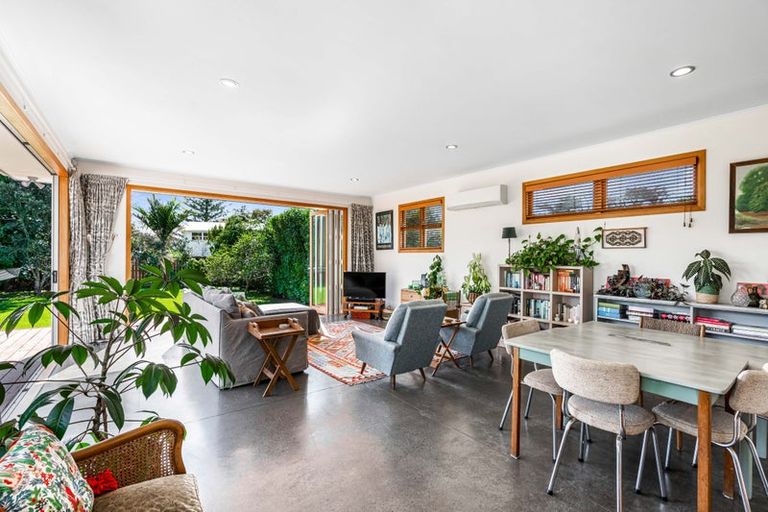 Photo of property in 36 Totara Road, Te Atatu Peninsula, Auckland, 0610