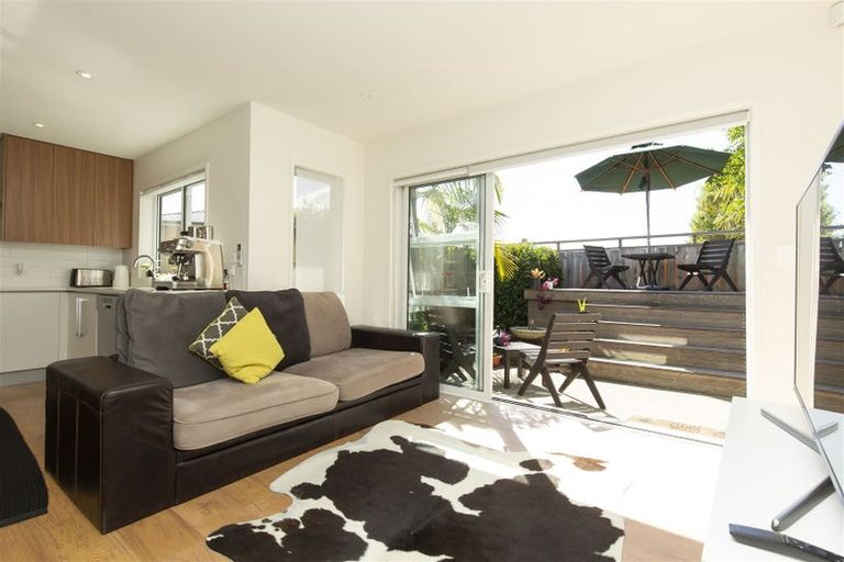 Photo of property in 2 Miran Lane, Red Beach, 0932