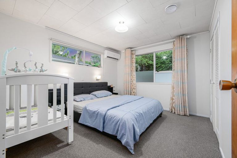 Photo of property in 72 Reynella Drive, Massey, Auckland, 0614