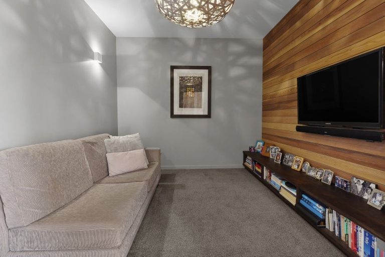 Photo of property in 35 Kirimoko Crescent, Wanaka, 9305