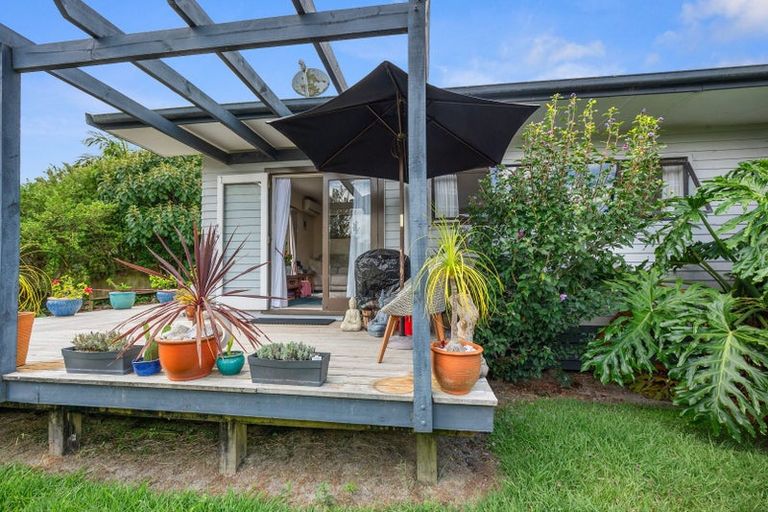 Photo of property in 130a Awaroa Road, Helensville, 0800
