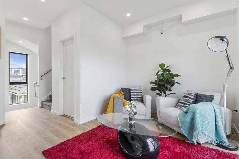 Photo of property in 3/68 Smythe Road, Henderson, Auckland, 0612